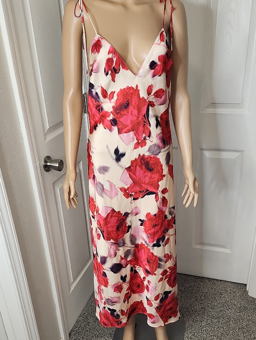 Victoria's Secret Rose Pattern Spaghetti Strap Nightgown